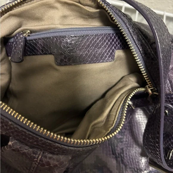 Calvin Klein Black Hobo Bag with Sleek Design - Picture 2 of 3